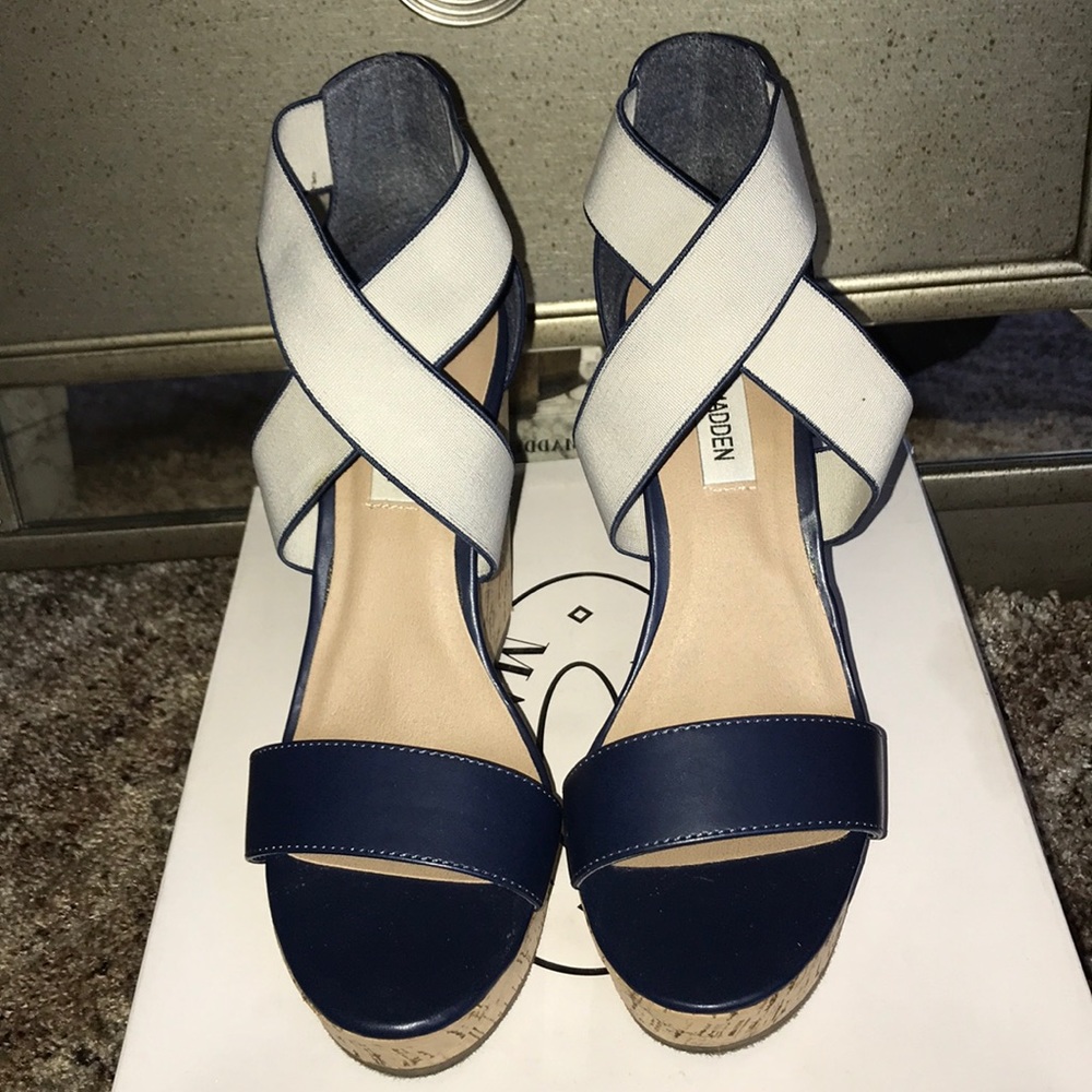 BRAND NEW CONDITION Steve Madden navy blue wedges
